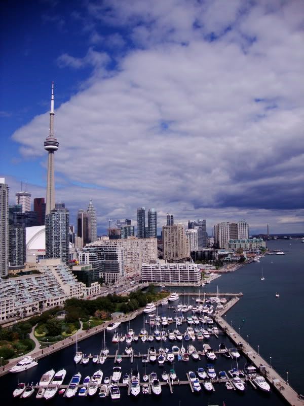 IMAGE: http://i41.photobucket.com/albums/e266/Zenandtheartofpics/UE/DSC00074.jpg