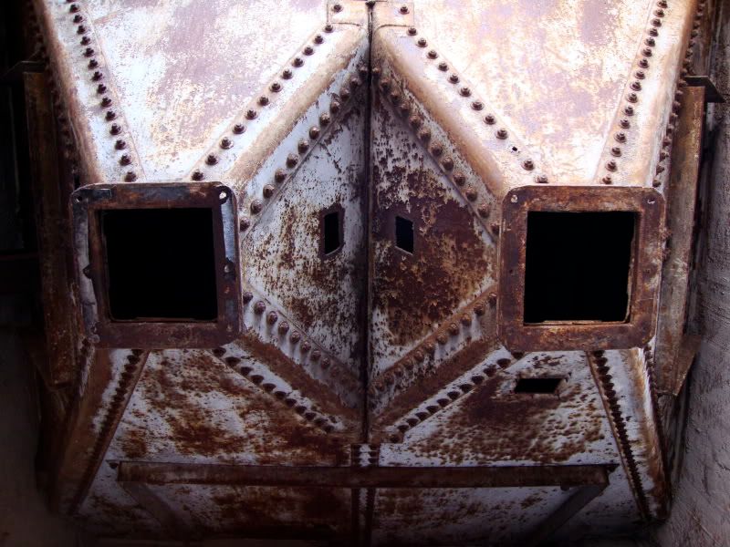 IMAGE: http://i41.photobucket.com/albums/e266/Zenandtheartofpics/UE/DSC00185.jpg