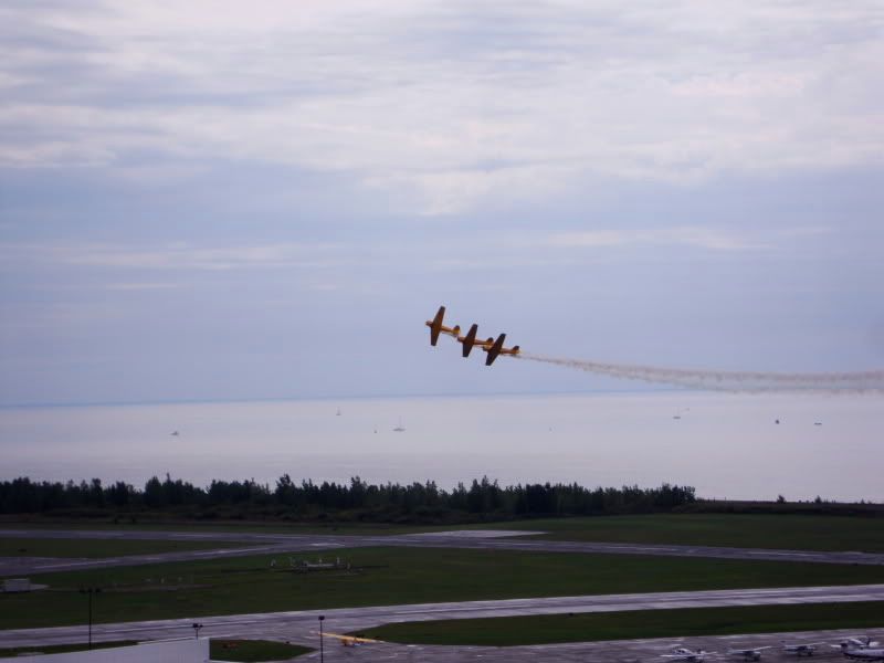 IMAGE: http://i41.photobucket.com/albums/e266/Zenandtheartofpics/UE/DSC00337.jpg