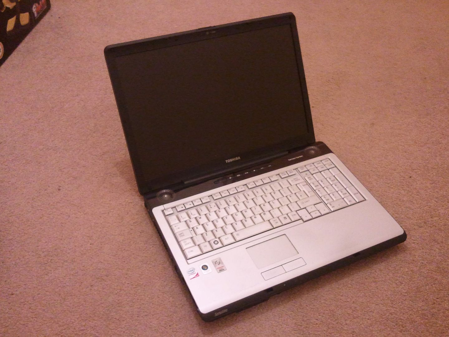 For sale: 17" shiny Toshiba laptop, even has HDMI - London Fixed-gear ...