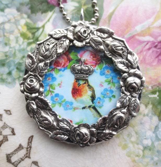 Robin in a Wreath of Roses Mirror Pendant