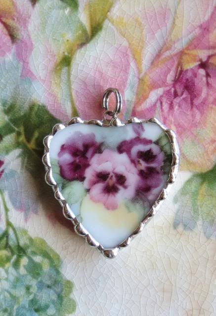 Vintage China Sweet Pansy Faces Pendant 105