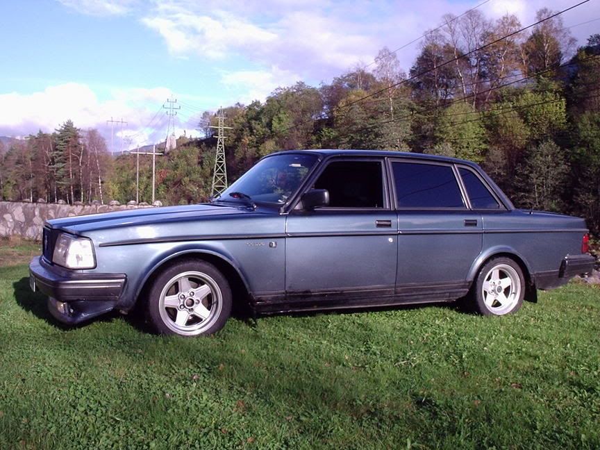 Volvo240GLE_22.jpg