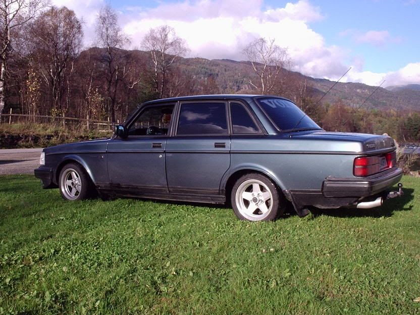 Volvo240GLE_23.jpg