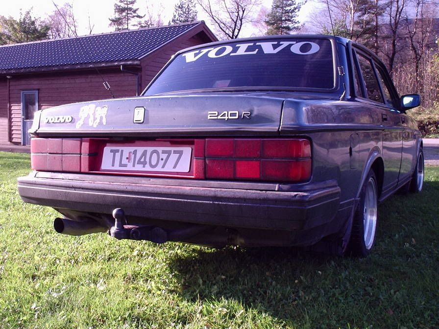 Volvo240GLE_27.jpg