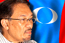 Image taken from Malaysiakini, hosting by Photobucket