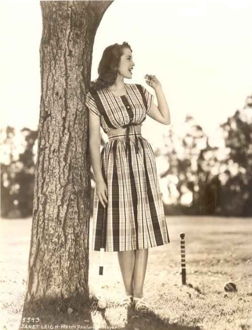 Janet Leigh enjoys a game of cr...