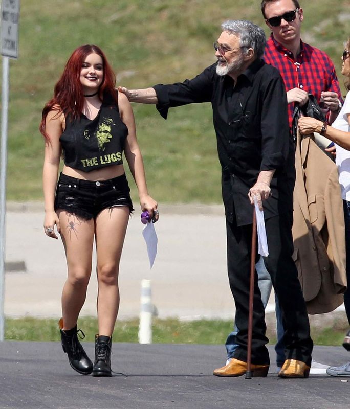 ariel-winter-on-the-set-of-dog-years-in-nashville-06-03-2016_2_zpsx8f0yfmr.jpg