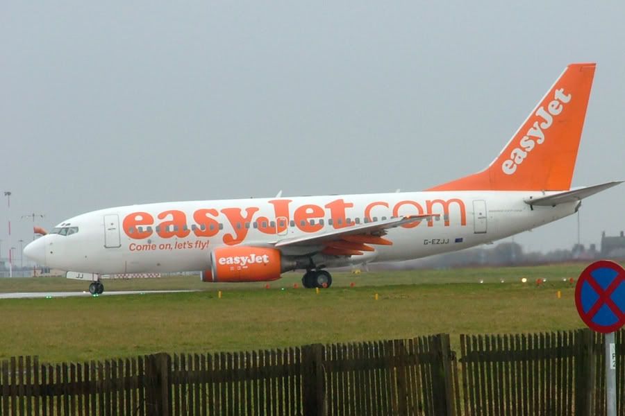http://i41.photobucket.com/albums/e300/pauldyson1uk/easy737.jpg