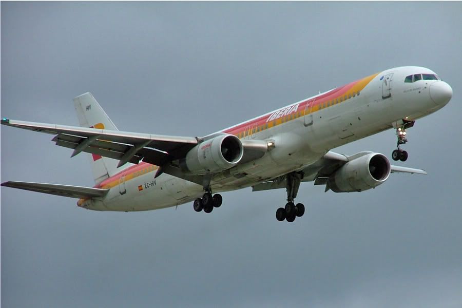 http://i41.photobucket.com/albums/e300/pauldyson1uk/iberia75720606lhr.jpg